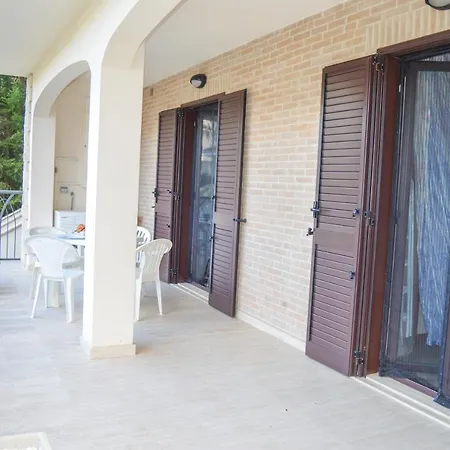 Homiday - Micaene Pineto