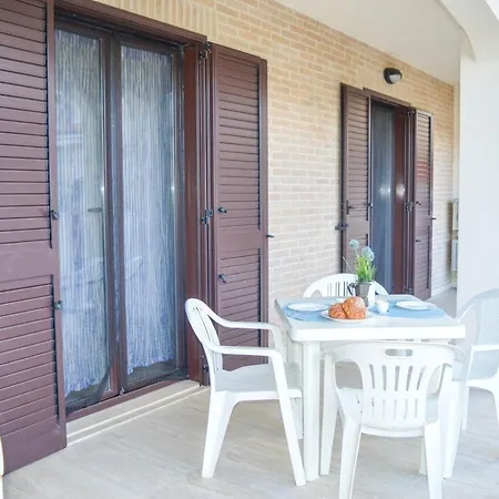 Homiday - Micaene Aparthotel Pineto