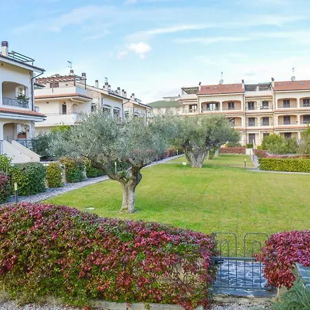 Homiday - Micaene 4* Pineto