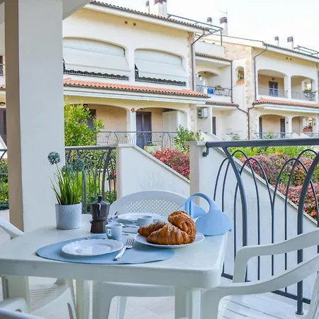 Homiday - Micaene Aparthotel Pineto