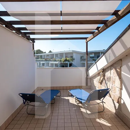 Homiday - Micaene 4* Pineto