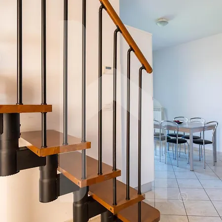 Homiday - Micaene Pineto