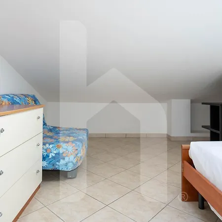 Homiday - Micaene 4* Pineto