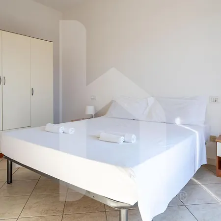 Aparthotel Homiday - Micaene Pineto