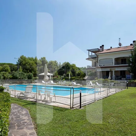 Aparthotel Homiday - Micaene