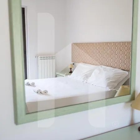 Homiday - Micaene Pineto