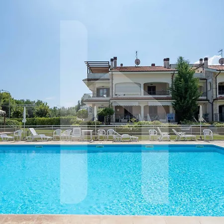 Homiday - Micaene Aparthotel Pineto