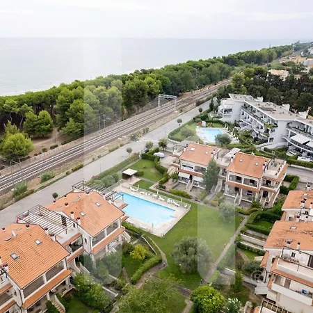 Homiday - Micaene Aparthotel