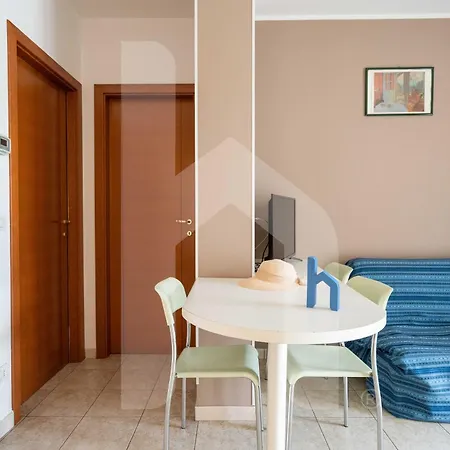 Homiday - Micaene Aparthotel Pineto