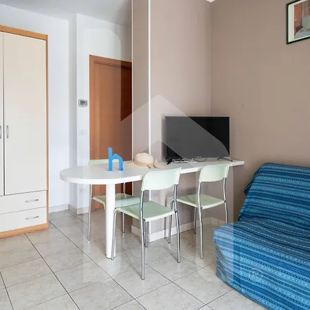 Homiday - Micaene Aparthotel Pineto