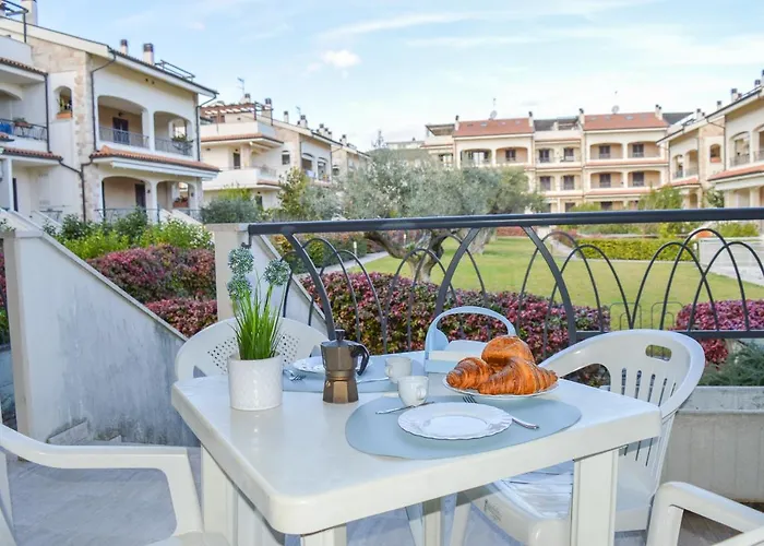 Homiday - Micaene Aparthotel Pineto