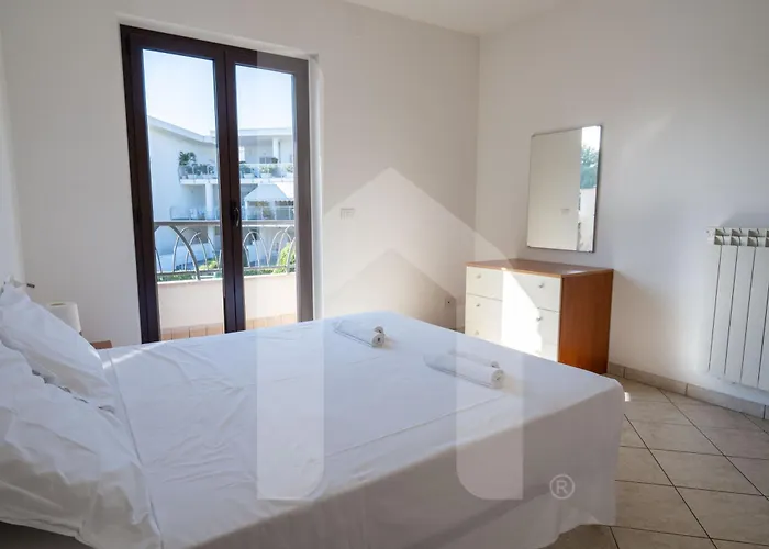 Homiday - Micaene 4* Pineto