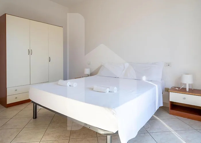 Aparthotel Homiday - Micaene Pineto