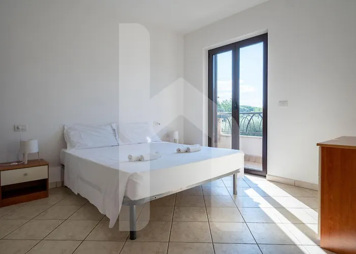 Aparthotel Homiday - Micaene Pineto