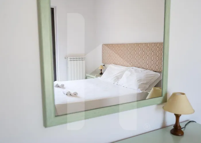 Homiday - Micaene Pineto