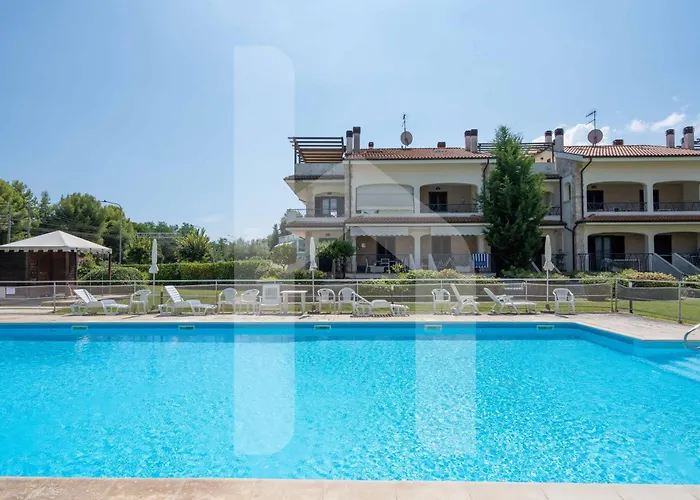 Homiday - Micaene Aparthotel Pineto