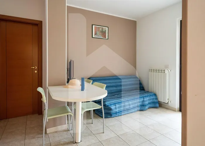 Homiday - Micaene Pineto